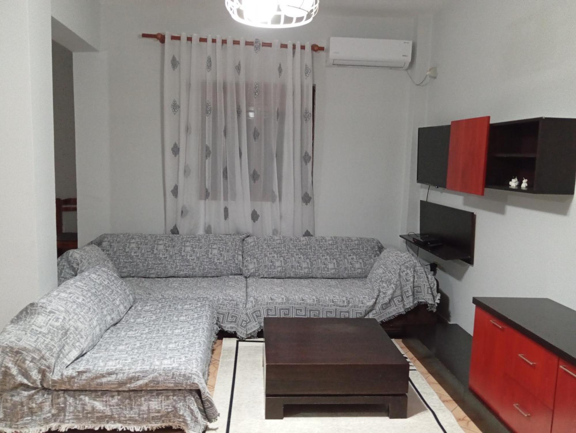 Vila Ares * Vlorë